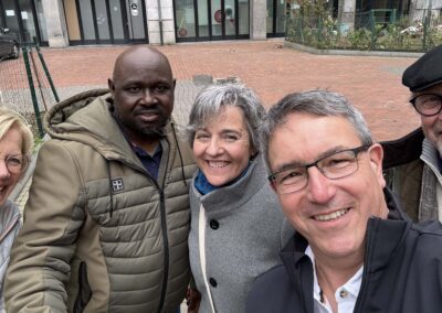 Paketübergabe an Mamadou Abdoul Diallo in Brüssel