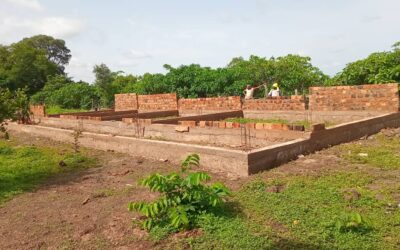 Baubeginn des neuen Schulgebäudes mit Nähstube