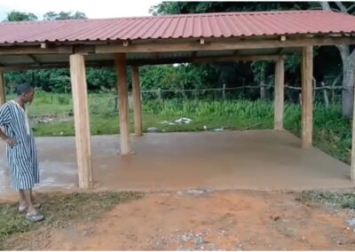 Unterstand für die Steinemaschine